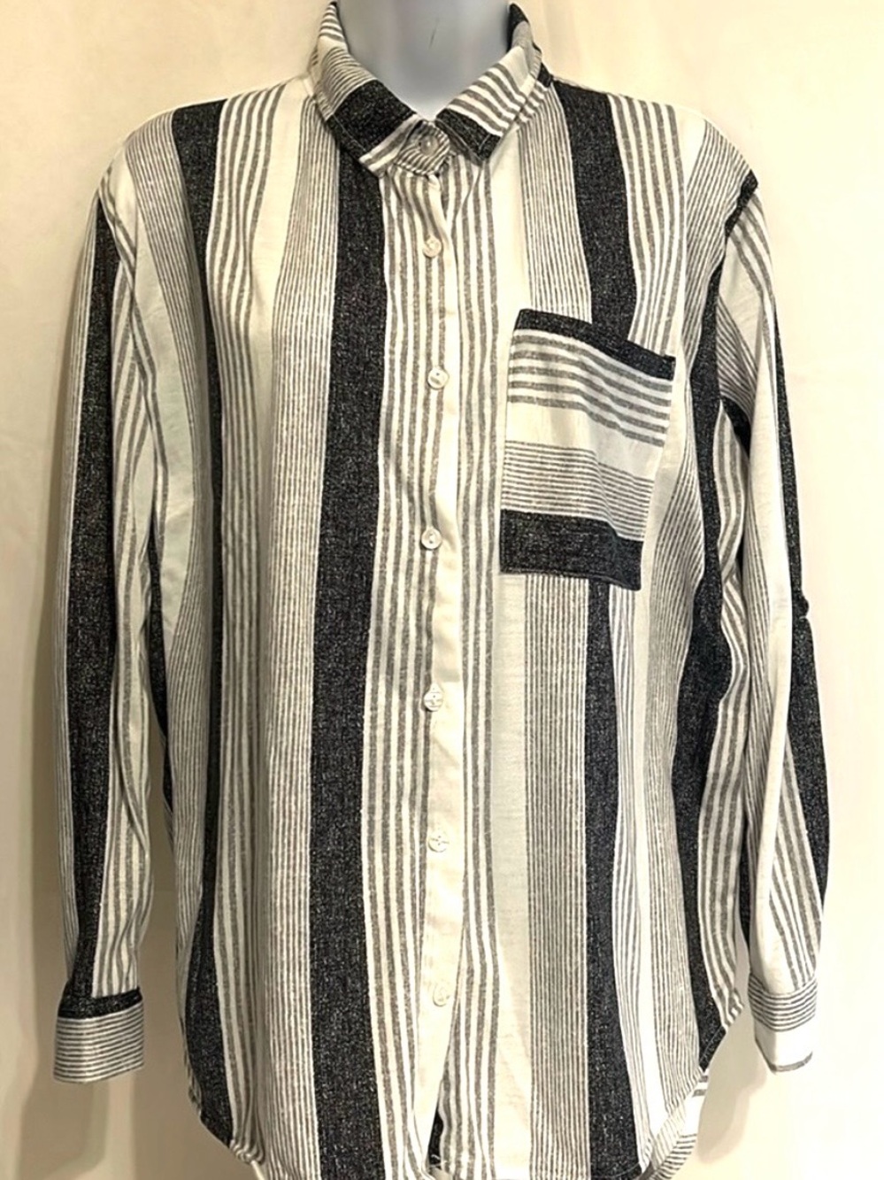 Eden & Olivia Women’s Size Small Gray White Striped Button Long Sleeve Shirt Top